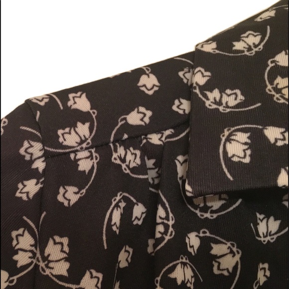 2/$25- Vintage COS COB Polyester V-Neck Top Cap Sleeves - Picture 6 of 6